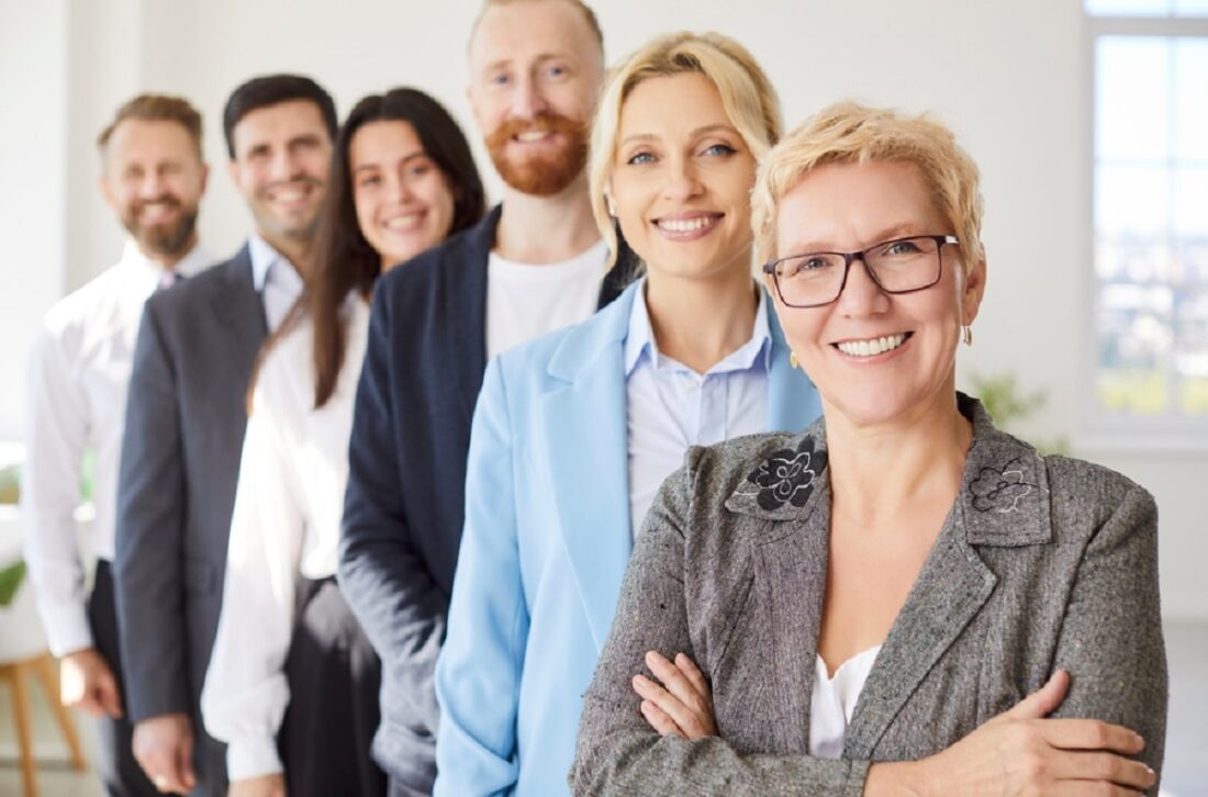 Group,Of,Business,Confident,People,Men,And,Women,Looking,Cheerful