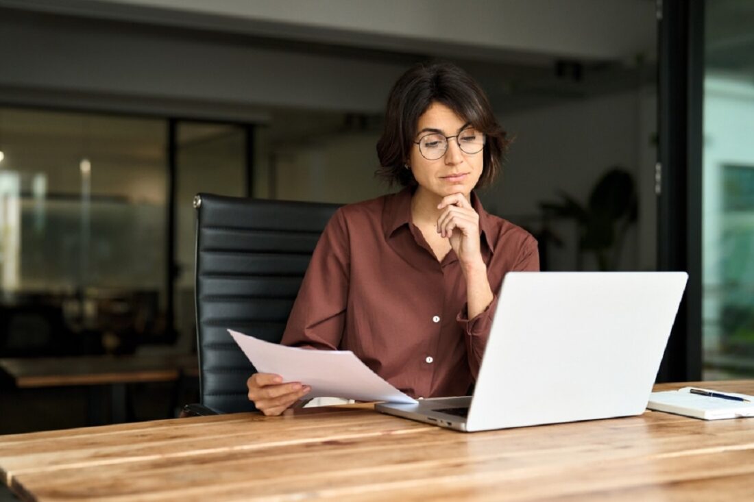 Busy,Serious,Young,Business,Woman,Manager,Working,In,Office,Checking