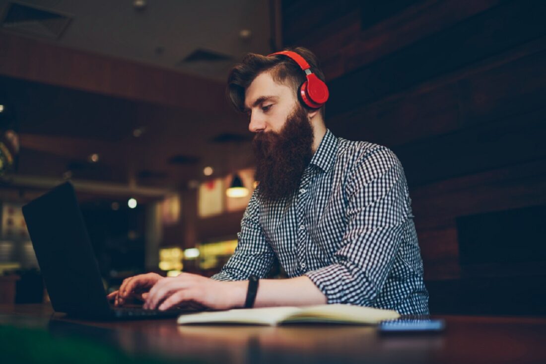 Professional,Bearded,Copywriter,Listening,Favourite,Music,In,Headphones,And,Typing