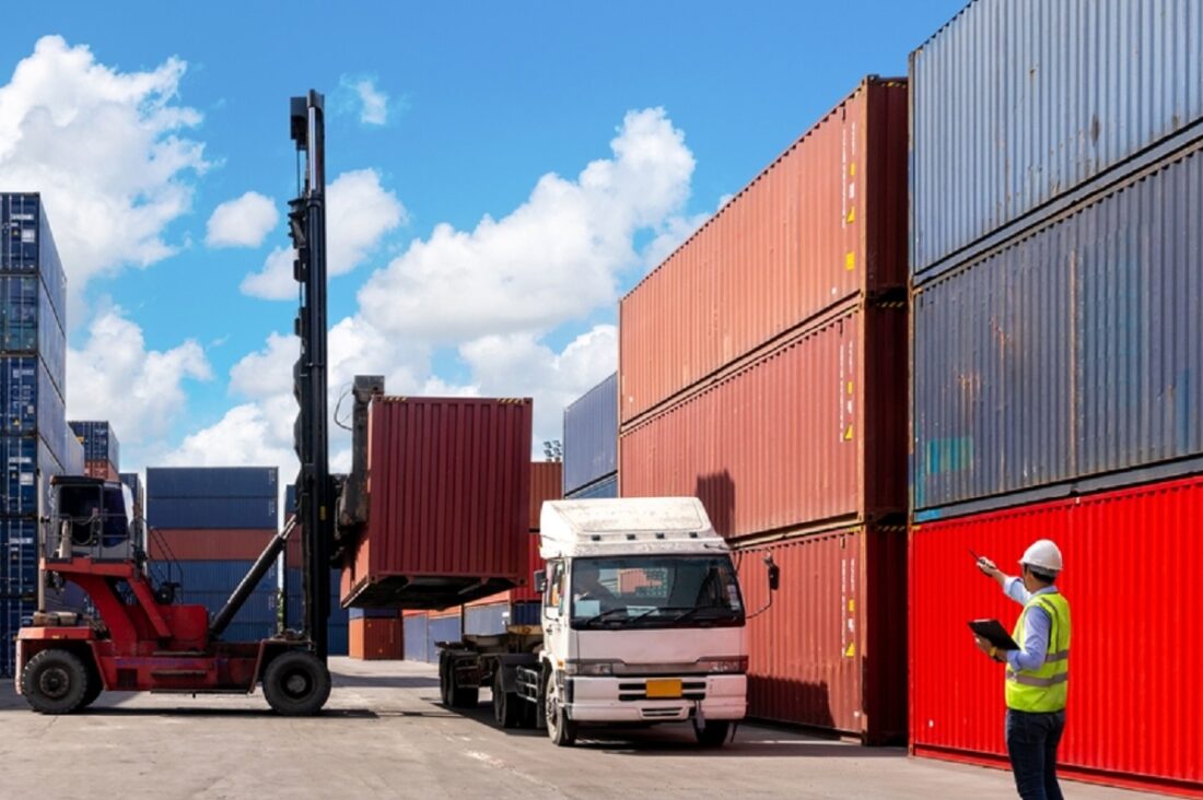 Foreman,Control,Loading,Containers,Box,From,Cargo,Freight,Ship,For