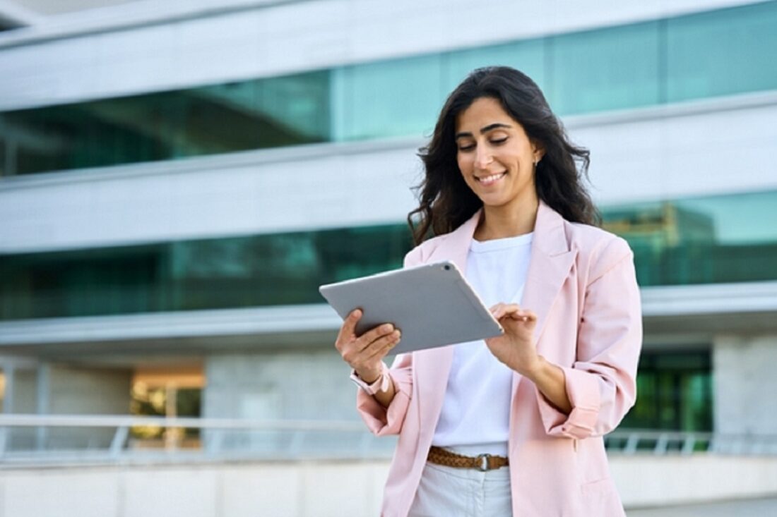 Banner,Of,Young,Middle,Eastern,Israel,Businesswoman,Using,Tablet,Pc