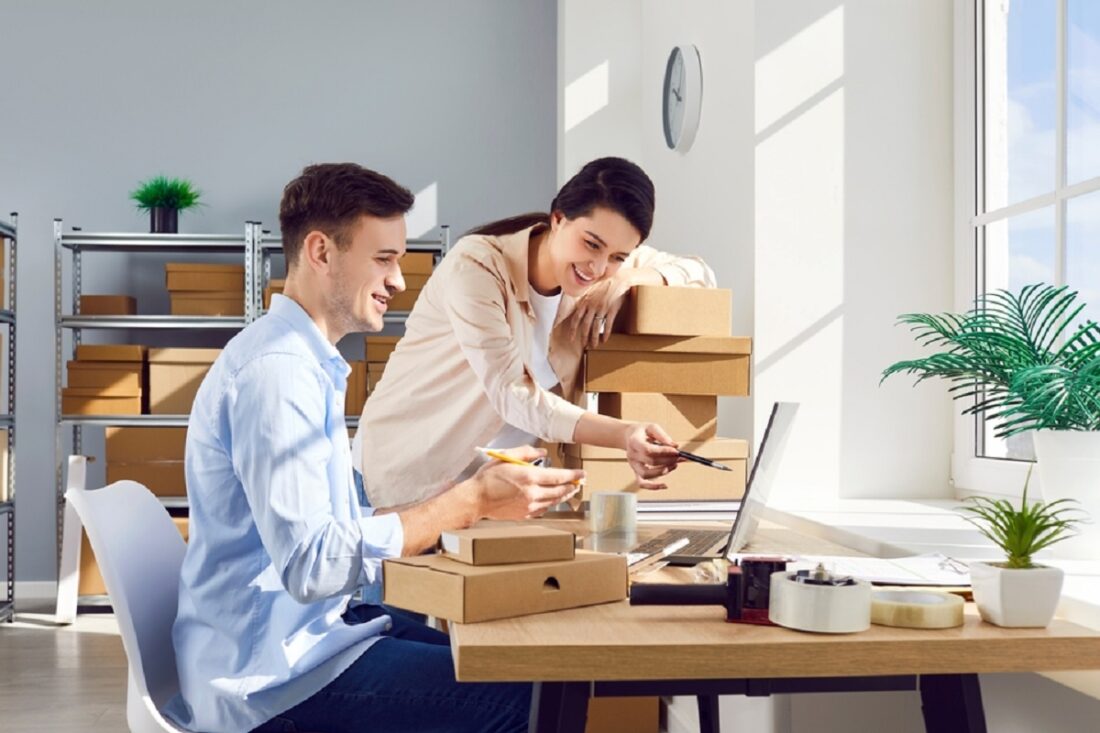 Coworkers,Working,Tigether,And,Managing,Inventory,In,A,Warehouse,For