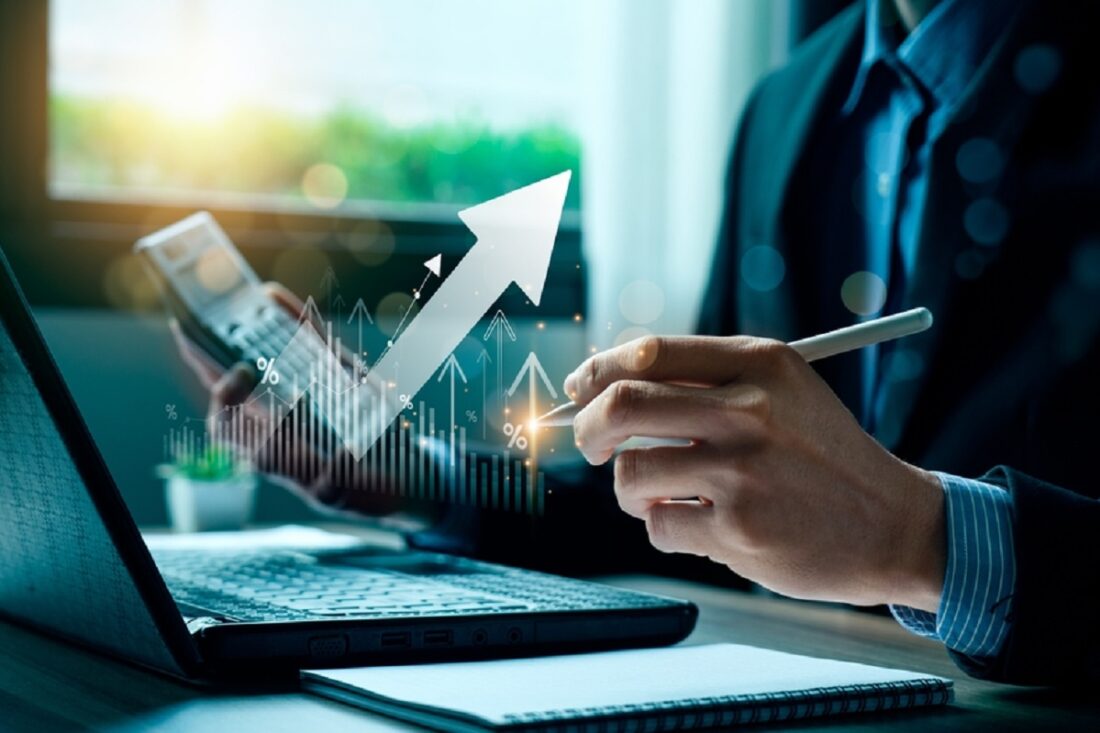Business,Finance,And,Investment,,Analyze,Economic,Growth,Charts,For,Informed