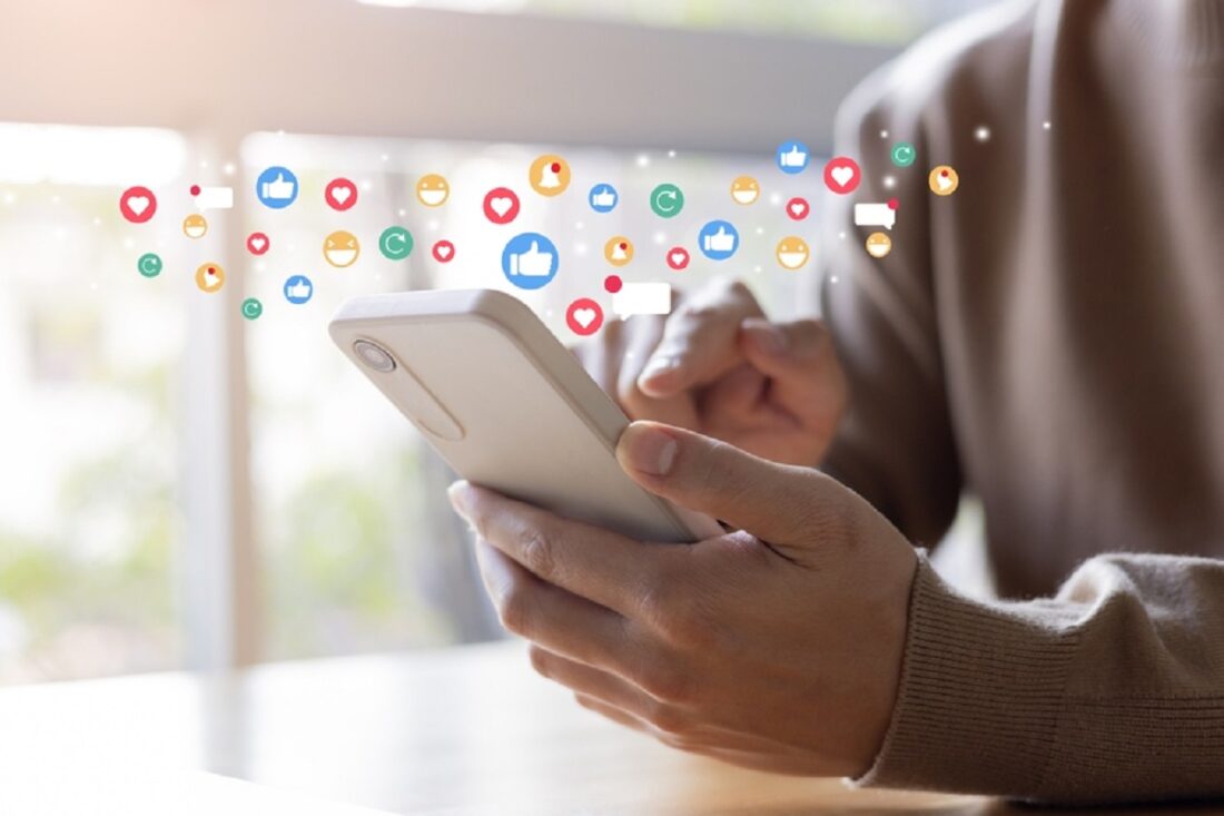 Adult,Man,Hand,Hold,Smartphone,And,Use,Social,Media,Network