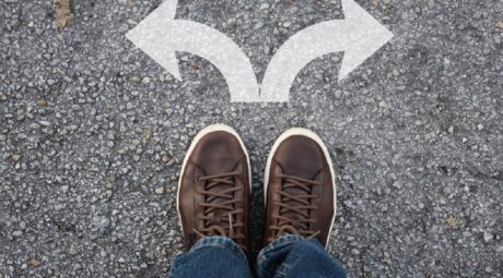 Začít podnikat jako OSVČ, nebo s. r. o.? Na co se zaměřit při rozhodování